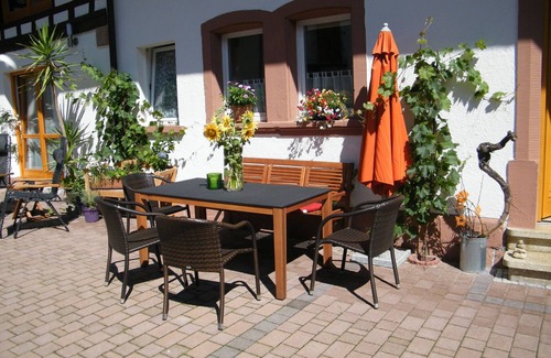 Gocklingen Apartment | Cozy apartment with Mediterranean Winzerhof Weinhaus Fabio