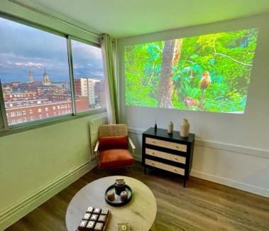 Amiens Apartment | Cozy apartment with parking and panoramic views!