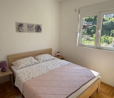 Golubovina Apartment | Cozy Apartment with Private Garage - Walk to City Center
