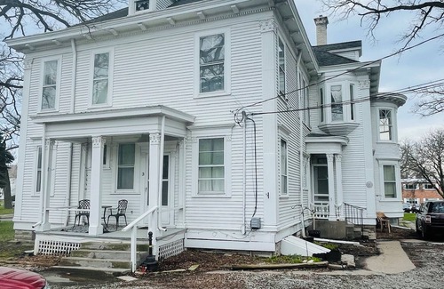 Davenport Apartment | Cozy apartment with WiFi and AC in fantastic Davenport, great location!