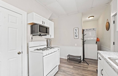 Fort Wayne Apartment | Cozy Apt 2 min from Promenade Park