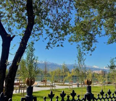 Otegen Batyra Apartment | Cozy Apt near Sayran, Shops & Cafés
