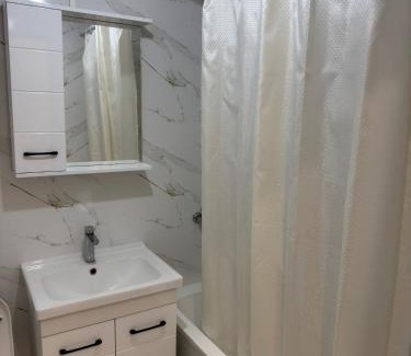 Otegen Batyra Apartment | Cozy Apt near Sayran, Shops & Cafés