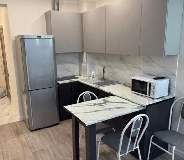 Otegen Batyra Apartment | Cozy Apt near Sayran, Shops & Cafés