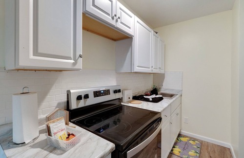CUF Apartment | Cozy Apt Near Uc, Hospital And Zoo! Amazing Location! 1 Bedroom Apts by Redawning