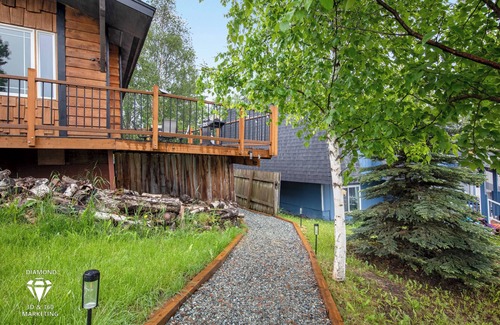 Russian Jack Park House | Cozy Arctic Den w/Hot Tub, 10 min from downtown