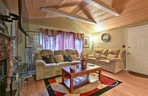 Pocono Lake House | Cozy Arrowhead Lake Home with Sunroom and Pool Access!