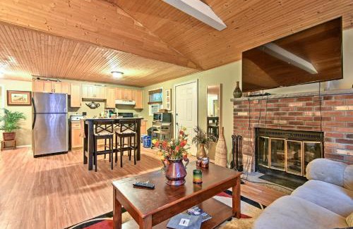 Pocono Lake House | Cozy Arrowhead Lake Home with Sunroom and Pool Access!