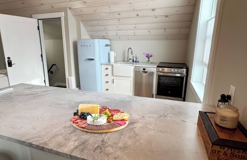 Camden Apartment | Cozy, Artful, Classic Maine Studio Apartment