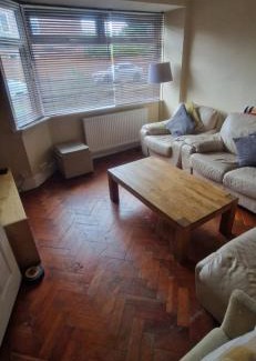 London Borough of Ealing House | Cozy at Slim's