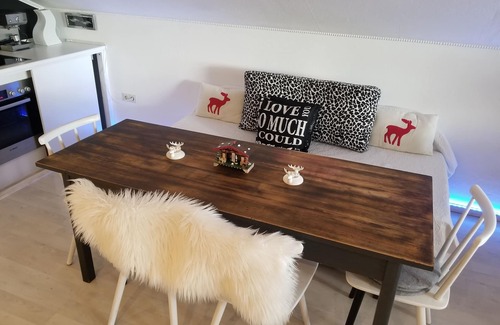 Nordhalben Apartment | Cozy attic apartment in the countryside, balcony w. Tree house feeling, barbecue corner, 2-4pers.
