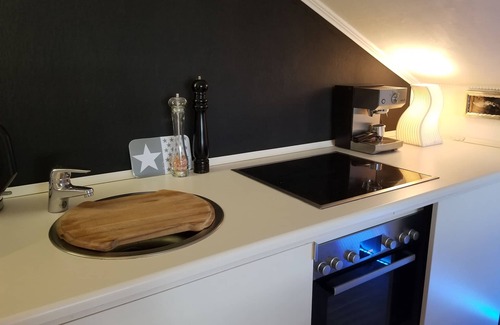 Nordhalben Apartment | Cozy attic apartment in the countryside, balcony w. Tree house feeling, barbecue corner, 2-4pers.