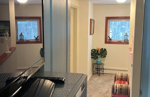 North Pole House | Cozy Aurora Getaway – Red Door Residence, North Pole Alaska - close to Fairbanks