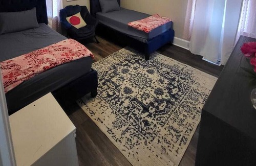 Avondale Apartment | Cozy Avondale Newly Renovated 3 bedroom Apartment, Near Major attractions