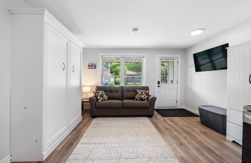 Parry Sound Apartment | Cozy Bachelor unit 1 km from Georgian Bay!