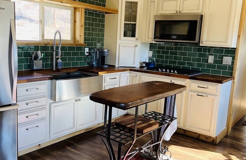 Bayfield Apartment | Cozy Barn Loft Apartment. Perfect for Couples, Hunters, and more!