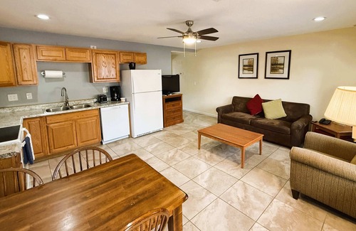 Pinetop Condo | Cozy Basecamp in the White Mountains 1BR