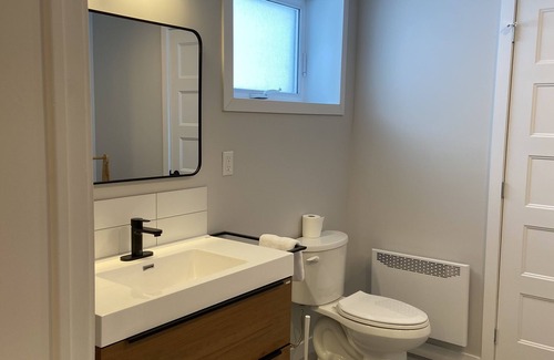 Potton Apartment | Cozy basement apartment near Owl’s Head.