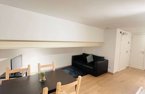 Klein-Antwerpen Apartment | Cozy Basement Fashion District by Oneluxstay