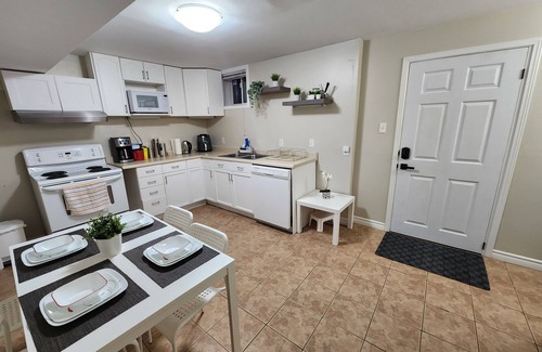 London Apartment | Cozy Basement Suite – Private 1-Bedroom with Full Kitchen