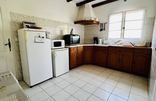 Espelette House | Cozy Basque Home: 4 Rooms, Fireplace, Terrace, 5 Adults + 2 Kids, Pets Welcome, Internet