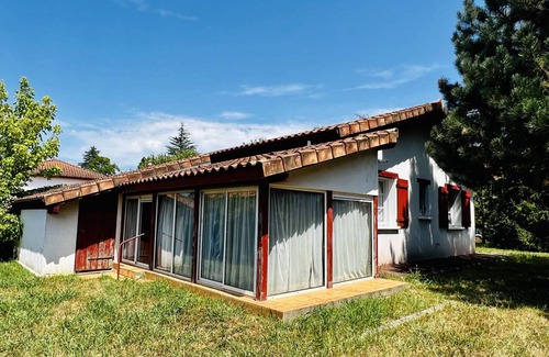 Espelette House | Cozy Basque Home: 4 Rooms, Fireplace, Terrace, 5 Adults + 2 Kids, Pets Welcome, Internet