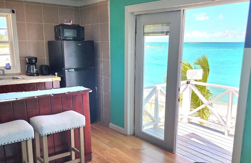 Rokers Point Cottage | Cozy Beachfront Suite With Balcony (1B1B)