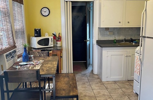 Ocean Park Cottage | Cozy beach cottage steps from the beach. Pet friendly!