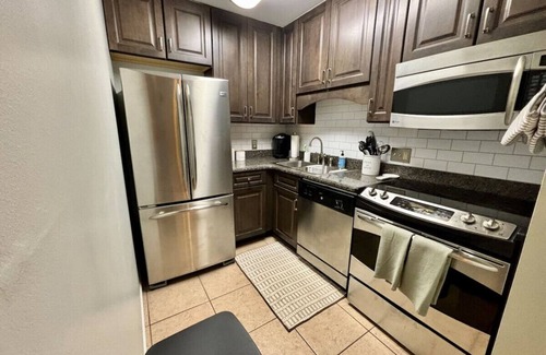 Summer Breeze Apartment | Cozy Beach Condo! Safe Complex!