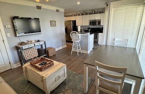 Holiday Isle Condo | Cozy Beach Condo in Destin’s Sandpiper Cove #1074