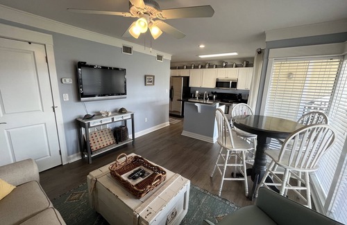 Holiday Isle Condo | Cozy Beach Condo in Destin’s Sandpiper Cove #1074