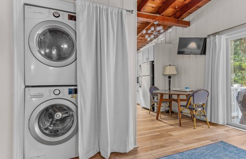 Northeast Virginia Beach Cottage | Cozy Beach Cottage - Walking distance to the Beach!
