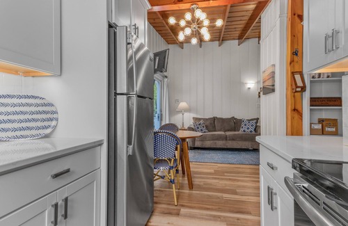 Northeast Virginia Beach Cottage | Cozy Beach Cottage - Walking distance to the Beach!
