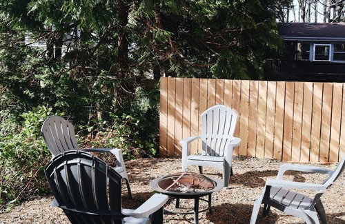 Lincoln Beach House | Cozy Beach Cottage-4 min to beach!