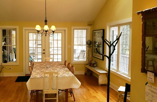 Michiana Cottage | Cozy beach cottage one block from the lake