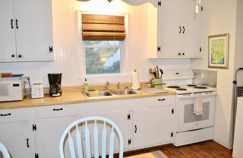 Salvo Cottage | Cozy Beach Cottage! Pet Friendly! Booking now for 2025 and 2026!