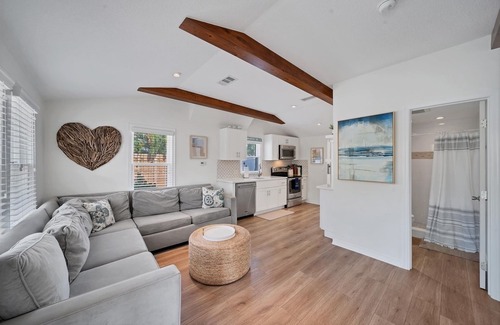 Englewood House | Cozy Beach Cottage Two block walk to Beach!