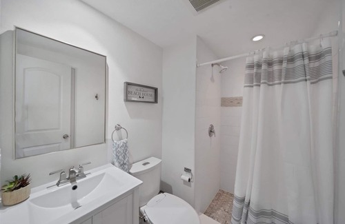 Englewood House | Cozy Beach Cottage Two block walk to Beach!
