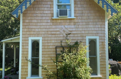 Oak Bluffs Cottage | Cozy Beach Cottage