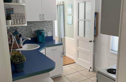 Gulfport House | Cozy Beach Cottage Yards From The Beach And Restaurants!