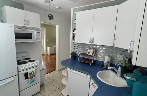 Gulfport House | Cozy Beach Cottage Yards From The Beach And Restaurants!