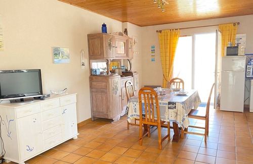 Bretignolles-sur-Mer House | Cozy Beachside House with Courtyards, WiFi & Parking - 800m from Dunes Beach