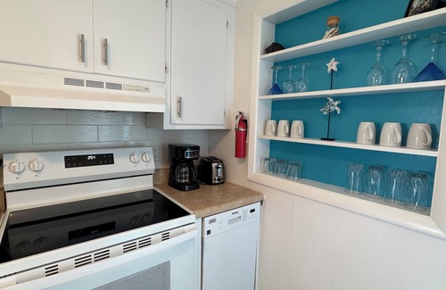 Emerald Isle Cottage | Cozy Beach Getaway With a View! Refreshed for 2025!