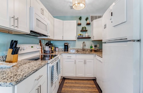 Sunny Shores House | Cozy beach house - 5 min walk to the beach (Pet-Friendly!)