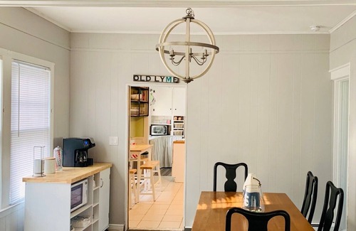 Old Lyme House | Cozy beach house walking distance to private beach