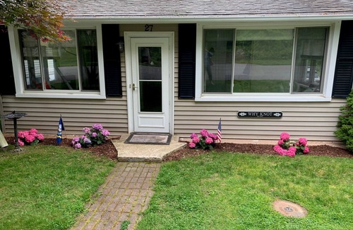 Old Lyme House | Cozy beach house walking distance to private beach