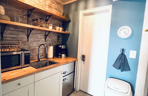 Saugatuck Condo | COZY BEACH Nesting in the ♥️ of DOWNTOWN with SEASONAL POOL&HOT TUB ACCESS