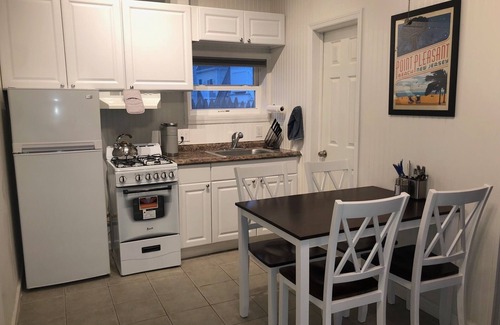 Point Pleasant Beach Condo | Cozy Beach Getaway 2 BR 1BA, with Parking Spot!
