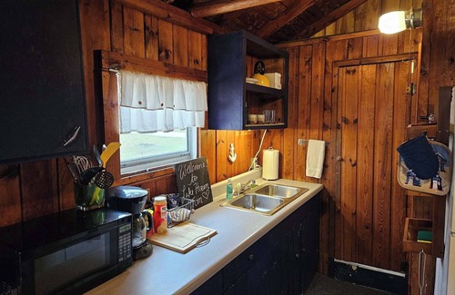 Oscoda Cottage | Cozy Beachcomber Cottage on Great Lake Huron