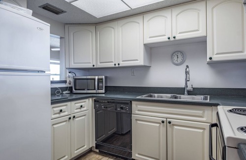 Indian Shores Condo | Cozy Beachfront 2-bedroom condo in tranquil Indian Shores